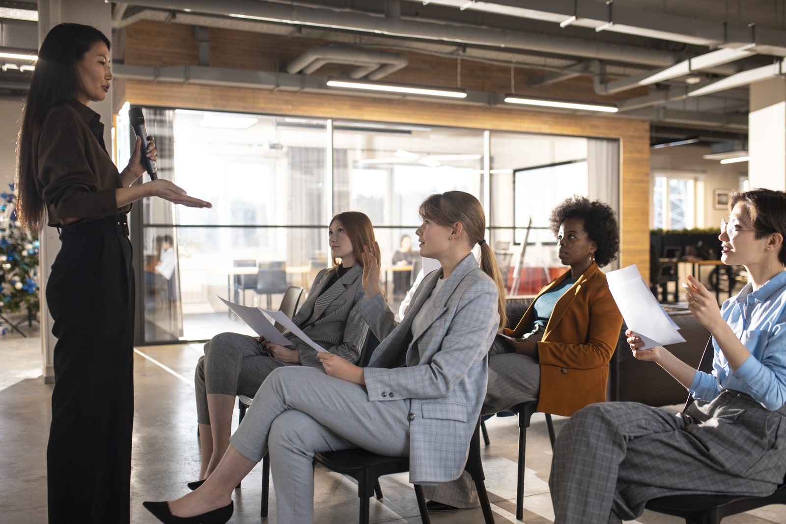 medium-shot-people-work-meeting-min